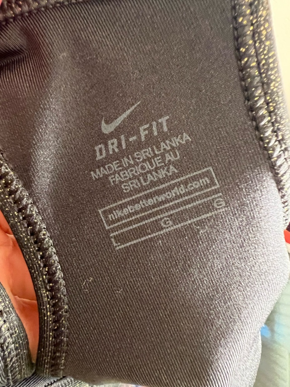 Nike Metallic Black and Gold Leggings with Matching Sports Bra - Picture 5 of 5